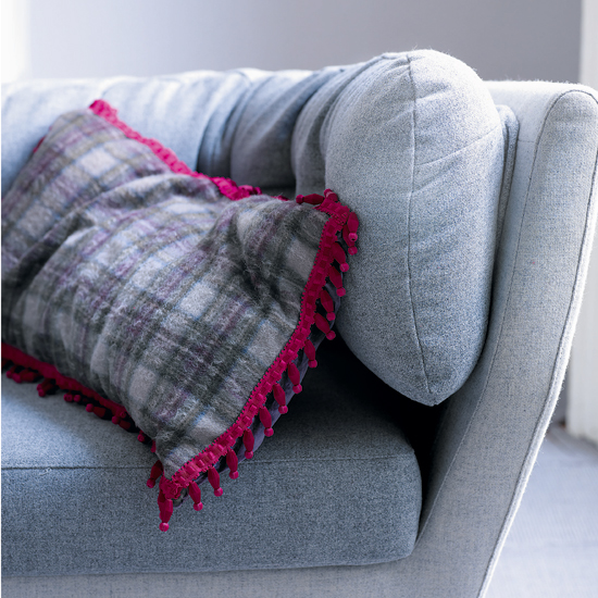 Add an elaborate trim to a cushion cover Add an elaborate trim to a cushion cover | Modern living room design ideas | Living room ideas | PHOTO GALLERY