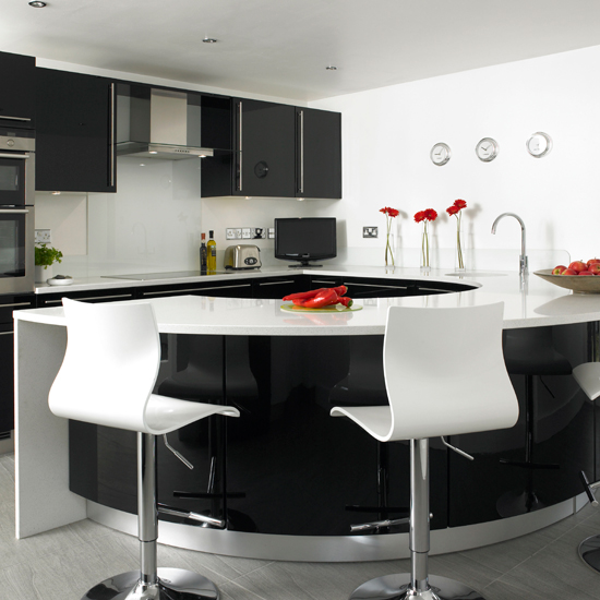 Kitchen with curved worktop | Black and white kitchens - 10 of the best | Kitchen design ideas | PHOTO GALLERY | Beautiful Kitchens