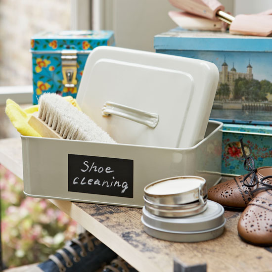 Keep cleaning equipment in a retro tin | Country-style utility rooms | Decorating ideas | PHOTO GALLERY | Housetohome.co.uk
