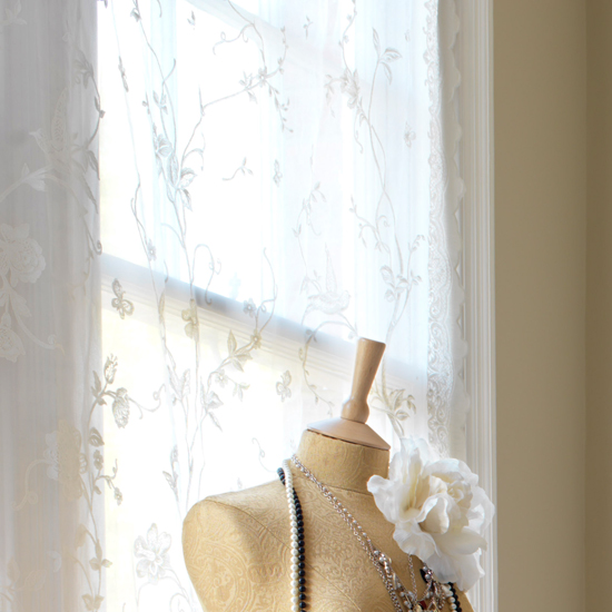 Hang a lace curtain Lace curtain | Vintage-style bedroom | Bedroom designs | PHOTO GALLERY | Housetohome