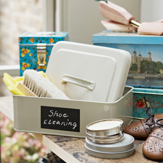 Country-style utility room storage