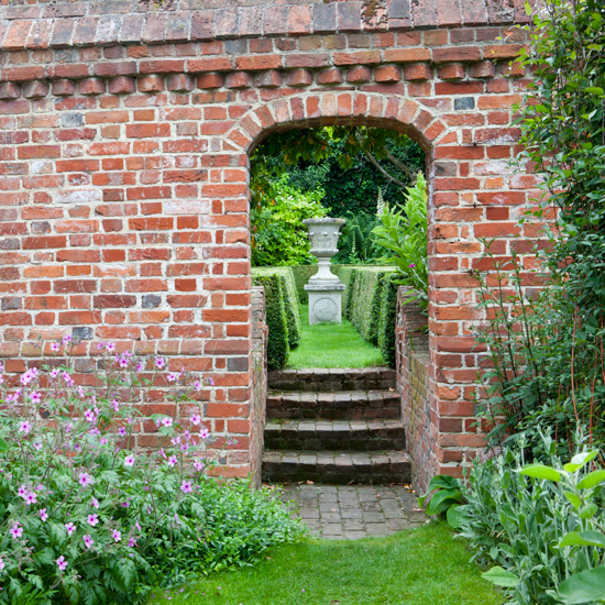 Garden wall | Garden design | Traditional garden | Image | Housetohome