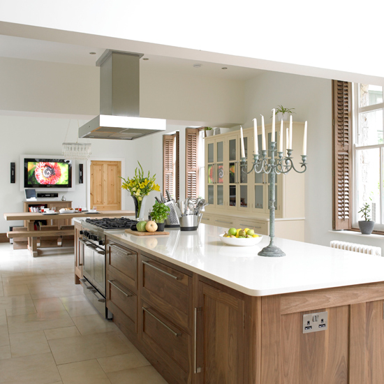 Create a streamlined kitchen White and wood kitchen | Create the ultimate open-plan kitchen | Open-plan kitchen | PHOTO GALLERY