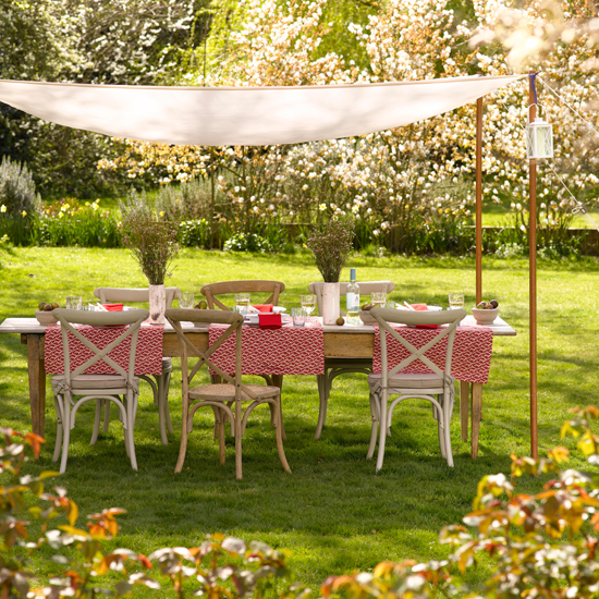 Alfresco dining area with canopy Alfresco dining area with canopy | Traditional gardens | Garden design ideas | PHOTO GALLERY | Housetohome.co.uk