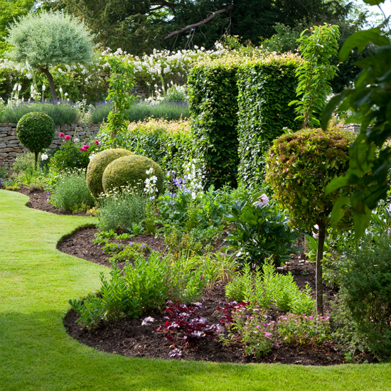 Quirky garden borders Quirky garden borders | Traditional gardens | Garden design ideas | PHOTO GALLERY | Housetohome.co.uk