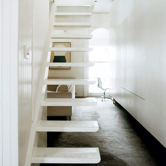 Floating staircase | Take a tour around a free-flowing modern home | House tours | PHOTO GALLERY