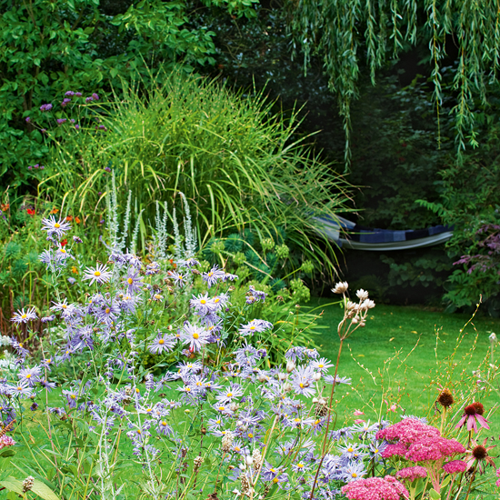 Country garden with spiky grass Country garden with spiky grass | Country cottage garden tour | Garden tour | Garden design ideas | PHOTO GALLERY | Housetohome