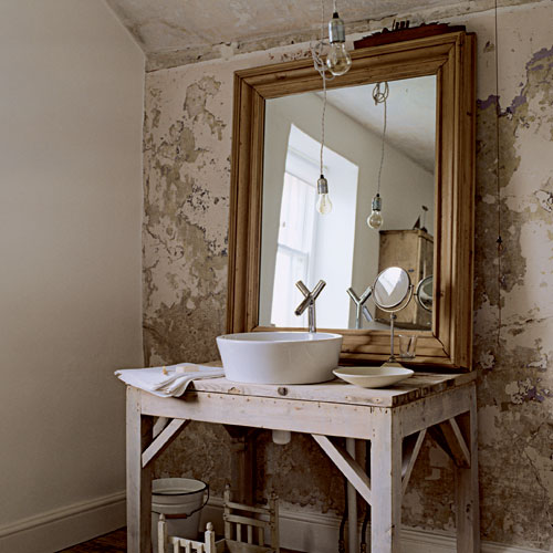 Distressed dressing table Distressed dressing table | Take a tour around a salvage-lovers home | House tours | PHOTO GALLERY