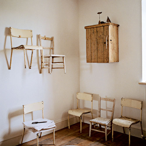 Quirky bathroom Bathroom with chairs nailed to the wall | Take a tour around a salvage-lovers home | House tours | PHOTO GALLERY