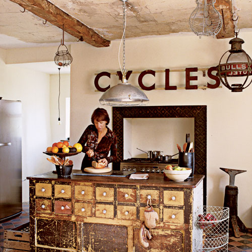Country-style kitchen Salvage-chic kitchen | Take a tour around a salvage-lovers home | House tours | PHOTO GALLERY