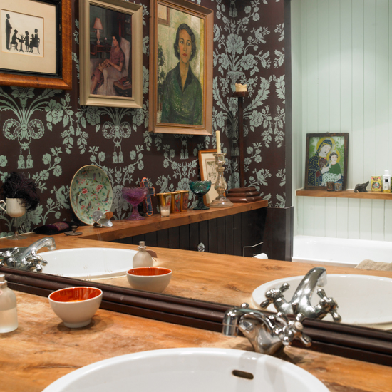 Glamorous ensuite bathroom | colour experts family home | boho-chic house tour | house tour | housetohome