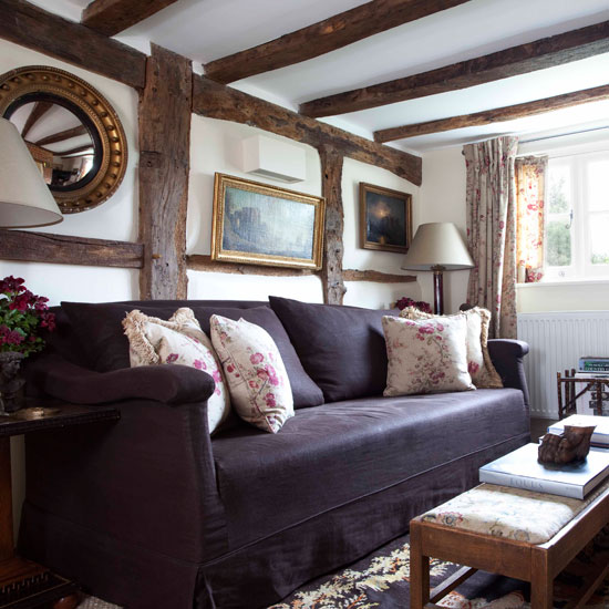 Cosy country living room Cosy country living room | Living room idea | Purple sofa | Coffee table | Image | Housetohome