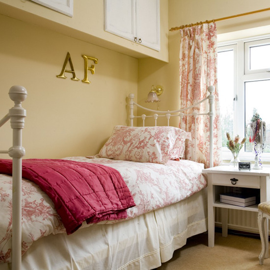 Floral bedroom | Guest bedrooms - 10 ideas | Bedroom ideas | Photo Gallery | Housetohome.co.uk