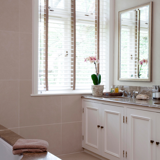 Neutral toned bathroom | Extended country lodge | House tour | PHOTO GALLERY | Housetohome