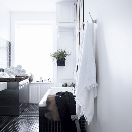 Bathroom | Cool city apartment house tour | Modern Christmas decorating ideas | Christmas | PHOTO GALLERY | Livingetc | Housetohome