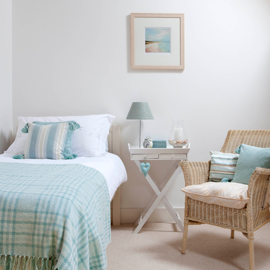 Guest bedroom | Converted 18th-century barn | House tour | Real home | PHOTO GALLERY | Housetohome