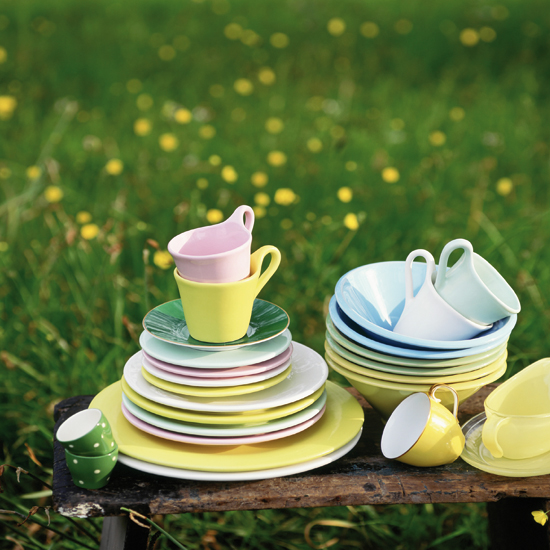 Retro tableware Retro tableware | Alfresco dining looks