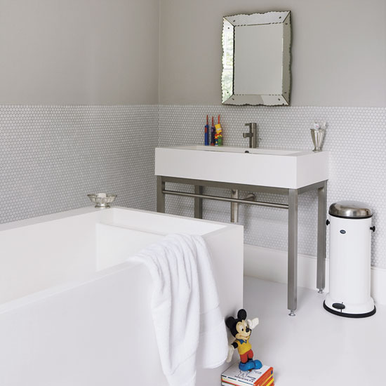 Family bathroom | Take a look around a stylish London villa | House tour | Modern decorating ideas | PHOTO GALLERY | Livingetc | Housetohome