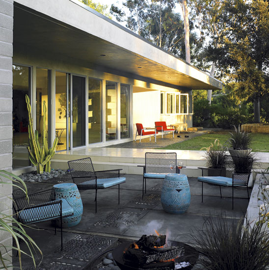 Patio area Patio area | Take a tour around actress Rachel Griffiths' mid-centurymodern LA home | house tours | housetohome