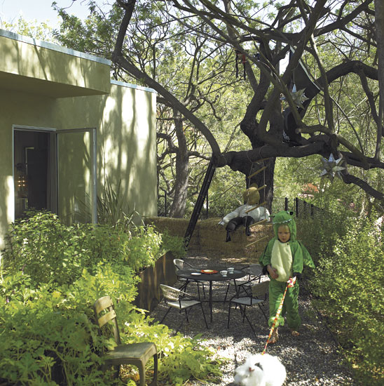 Romantic garden Romantic garden | Take a tour around actress Rachel Griffiths' mid-centurymodern LA home | house tours | housetohome