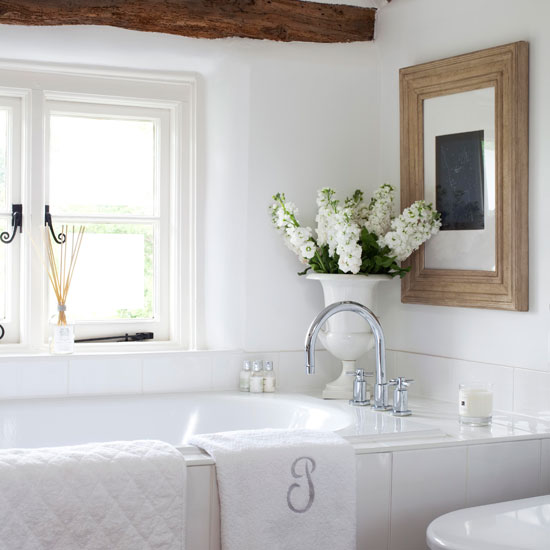 Bathroom | Take a tour around a 17th-century cottage | House tour | PHOTO GALLERY | Housetohome.co.uk