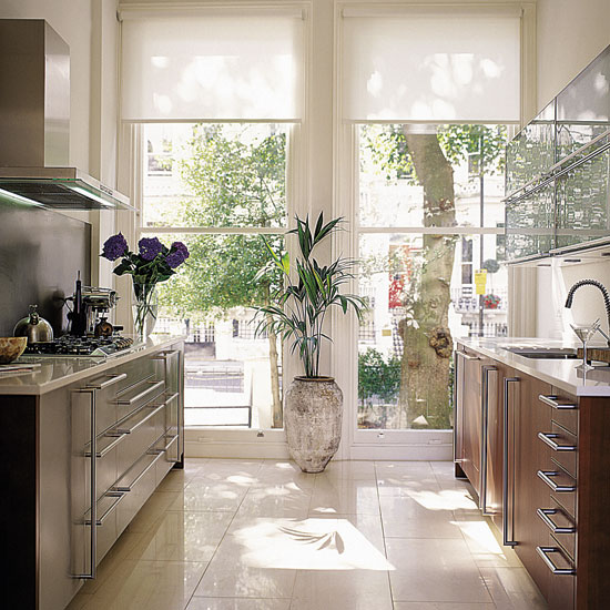 Kitchen | Take a tour of a Hollywood glamour apartment | house tour | modern decorating ideas | PHOTO GALLERY | Livingetc | Housetohome