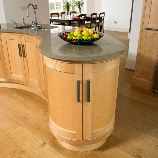 Curved unit Curved unit | Farmhouse kitchen tour | Traditional kitchen design | PHOTO GALLERY | Housetohome