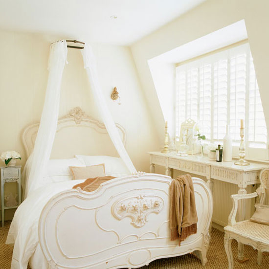 Attic bedroom Attic bedroom | Victorian terraced house tour | Homes & Gardens house tour | PHOTO GALLERY | Housetohome