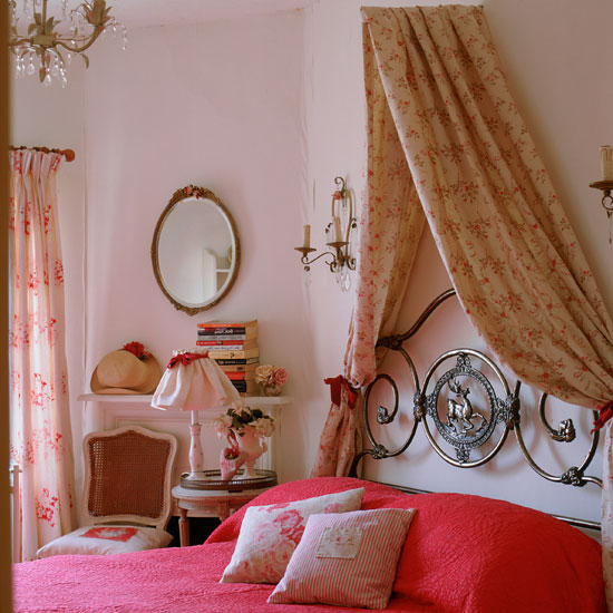 Country guest bedroom | Eccentric cottage | House tour | Homes & Gardens | PHOTO GALLERY | Housetohome