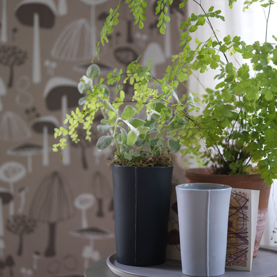 Opt for wallpaper with simple motifs | Decorating with 1950s flair | Traditional decorating ideas | PHOTO GALLERY | Homes & Gardens | Housetohome