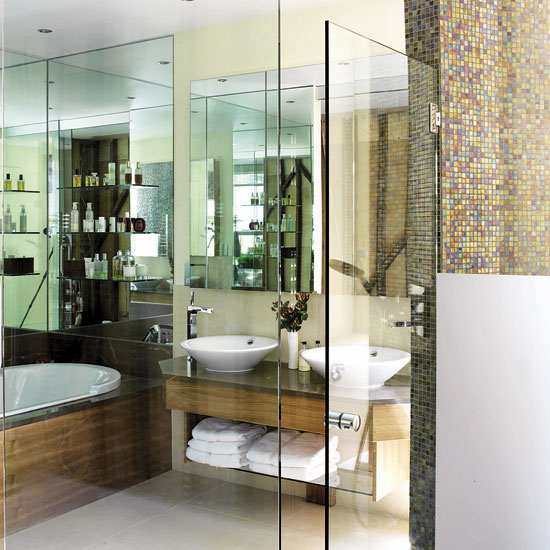 En-suite bathroom | Step inside a light-filled Victorian villa | House tour | Classic decorating ideas | PHOTO GALLERY | Homes & Gardens | Housetohome