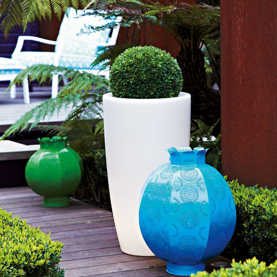 Patio with over-sized metal lanterns | Patio design ideas | Gardens | PHOTO GALLERY | Housetohome.co.uk