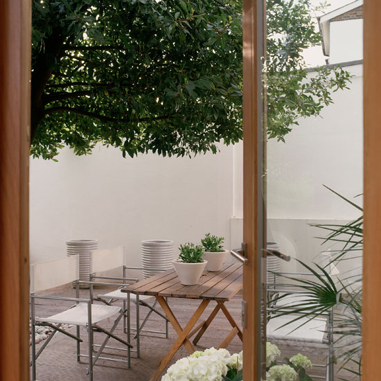 Garden terrace seating | South-East London Victorian home | House Tours | Homes & Gardens | PHOTO GALLERY | Housetohome