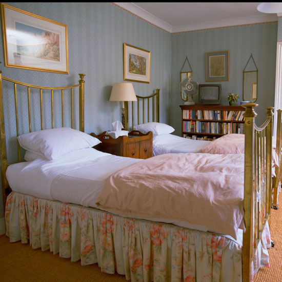 Bedlinen to suit Dancing Rose | Celia Rufey's bedroom decorating tips and advice | Bedroom design ideas | Celia Rufey | PHOTO GALLERY | FAQ | Homes & Gardens | Housetohome