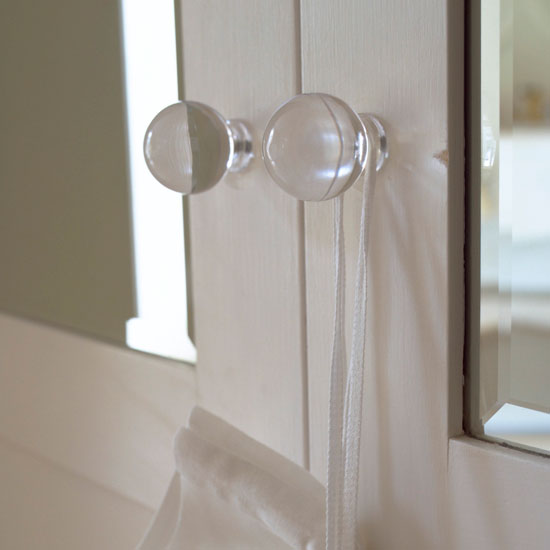 Cut glass cupboard knobs | Celia Rufey's bedroom decorating tips and advice | Bedroom design ideas | Celia Rufey | PHOTO GALLERY | FAQ | Homes & Gardens | Housetohome