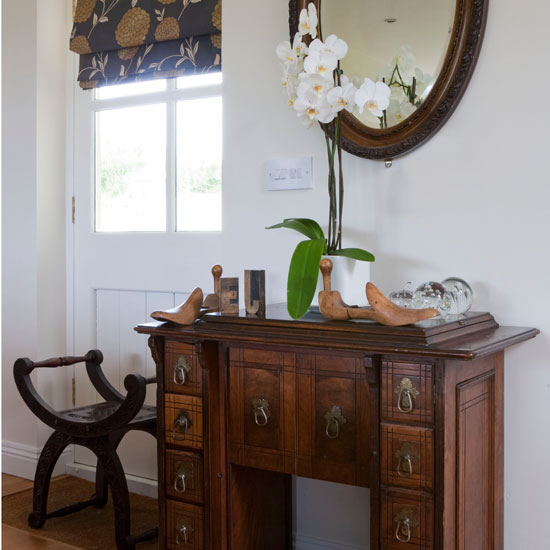 Display your antiques Display your antiques | 10 space-saving hallway ideas | Hallways | Decorating ideas | Hallway design | PHOTO GALLERY | Housetohome