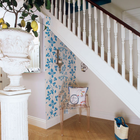 10 decorating ideas for small hallways