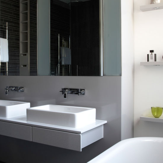 En suite bathroom | Take a tour around around an elegant London apartment | house tours | housetohome