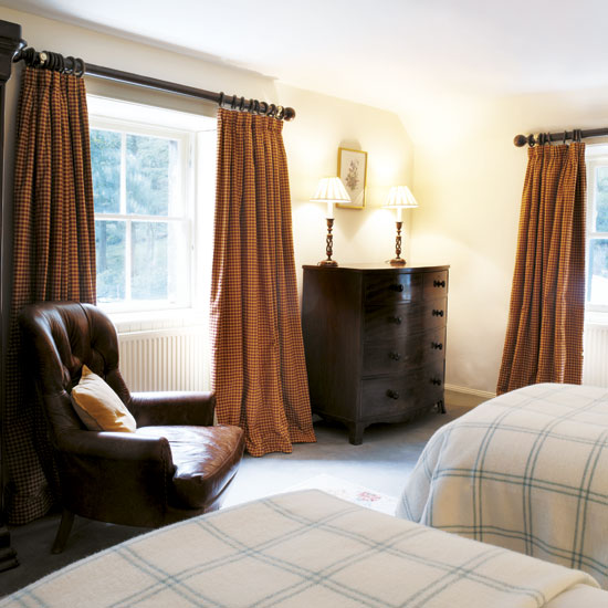 Double bedroom | Be inspired by this cosy Scottish Highland retreat | House tours | Classic decorating ideas | PHOTO GALLERY | Homes & Gardens | Housetohome