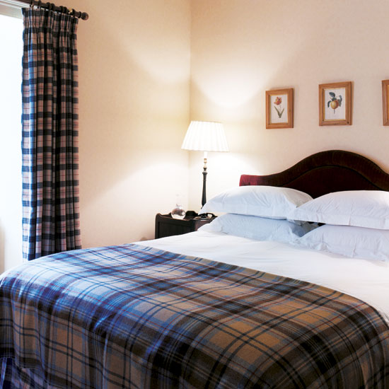 Master bedroom | Be inspired by this cosy Scottish Highland retreat | House tours | Classic decorating ideas | PHOTO GALLERY | Homes & Gardens | Housetohome