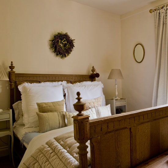 Guest bedroom | Step inside this elegant Georgian home | House tours | Classic decorating ideas | PHOTO GALLERY | Homes & Gardens | Housetohome