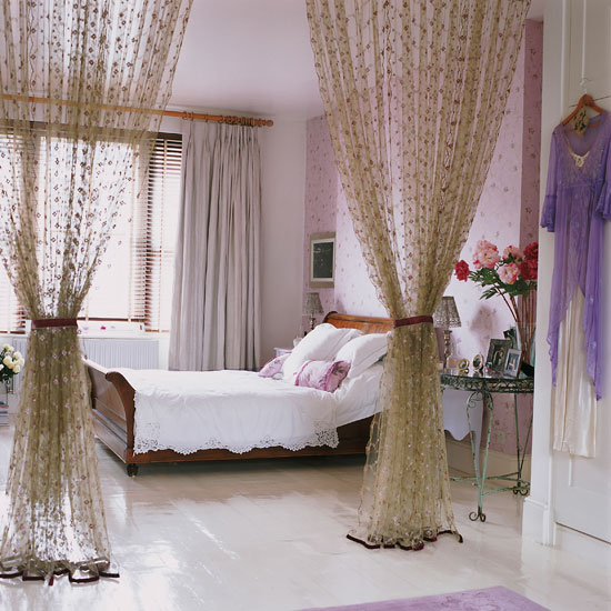 Pretty bedroom | Open-plan London home | Homes & Gardens house tour | PHOTO GALLERY | Housetohome