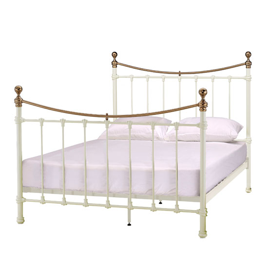Country classic buys: vintage bedroom