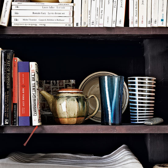 Keep accessories on display Keep accessories on display | How to give your home an artisan touch | Classic decorating ideas | decorating | British crafts | PHOTO GALLERY | Homes & Gardens | Housetohome