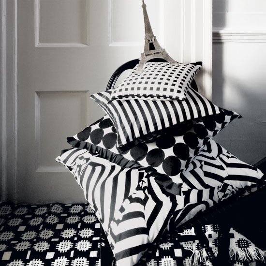 Mix graphic patterns Mix graphic patterns | Decorating with black and white | Classic decorating ideas | PHOTO GALLERY | Homes & Gardens | Housetohome