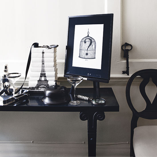 Create an eye-catching display Create an eye-catching display | Decorating with black and white | Classic decorating ideas | PHOTO GALLERY | Homes & Gardens | Housetohome