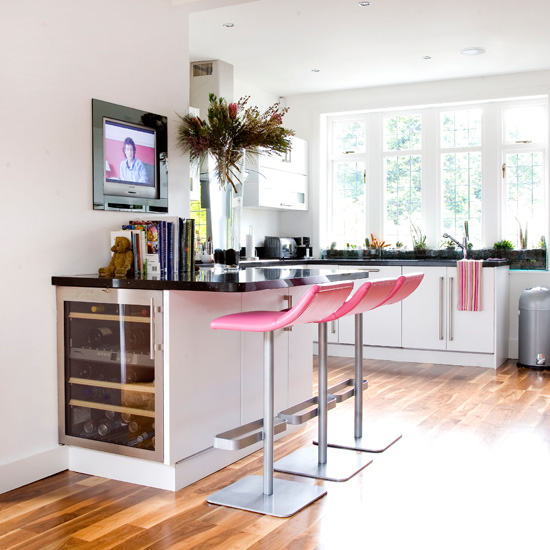 Bright and airy breakfast bar Bright and airy breakfast bar | Breakfast rooms - 10 of the best | Breakfast room ideas | Dining room ideas | Housetohome