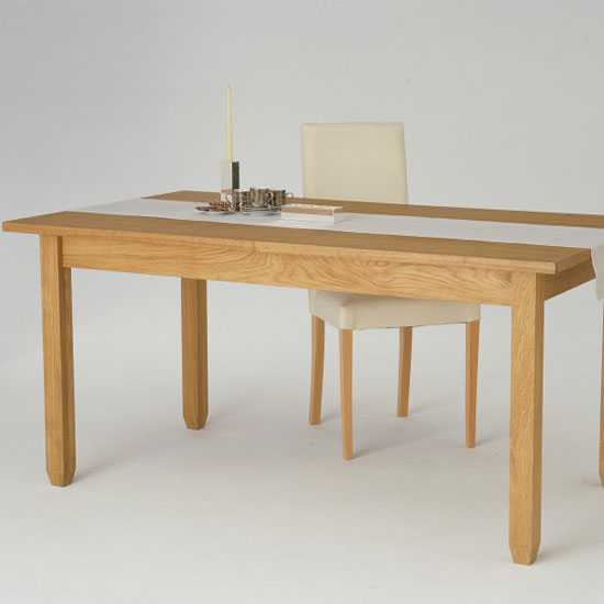 Go for an extendable oak table | Celia Rufey's furniture decorating tips and advice | Furniture decorating ideas | Celia Rufey | PHOTO GALLERY | FAQ | Homes & Gardens | Housetohome