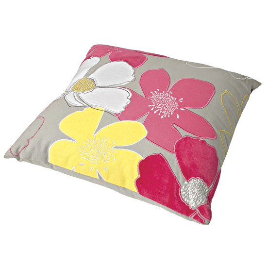 Decorative cushions - 25 Beautiful Homes' top 5