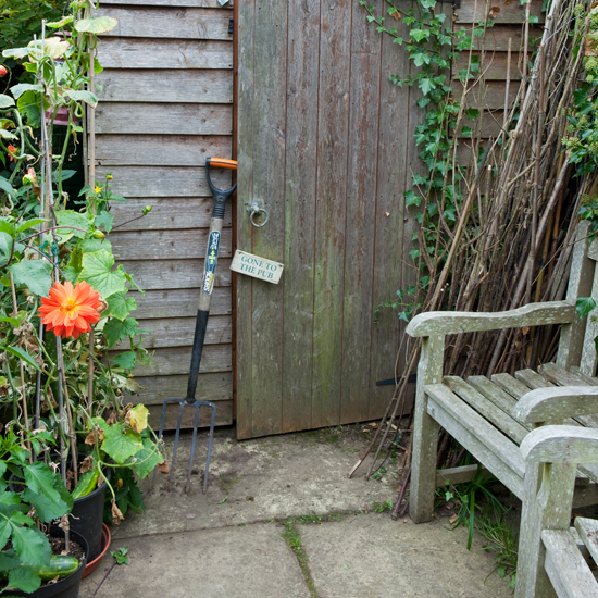 Oiling hardwood garden furniture Oiling hardwood garden furniture | Celia Rufey garden questions | garden ideas | PHOTO GALLERY | Housetohome